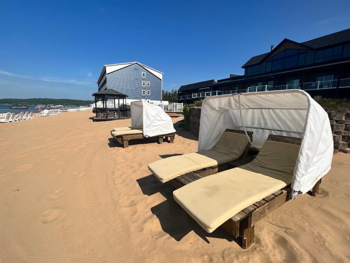 The Beach Haus - Траверс-Сити Экстерьер фото