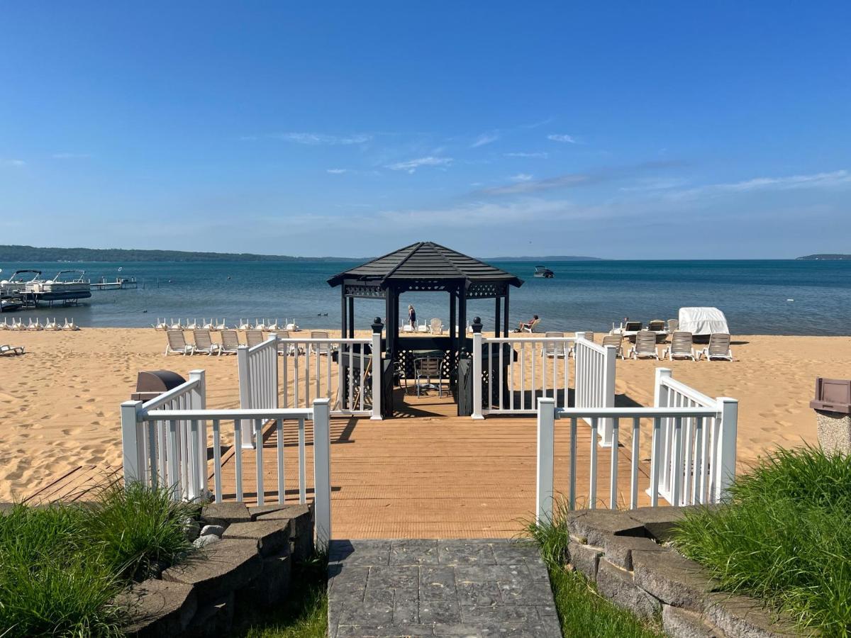 The Beach Haus - Траверс-Сити Экстерьер фото